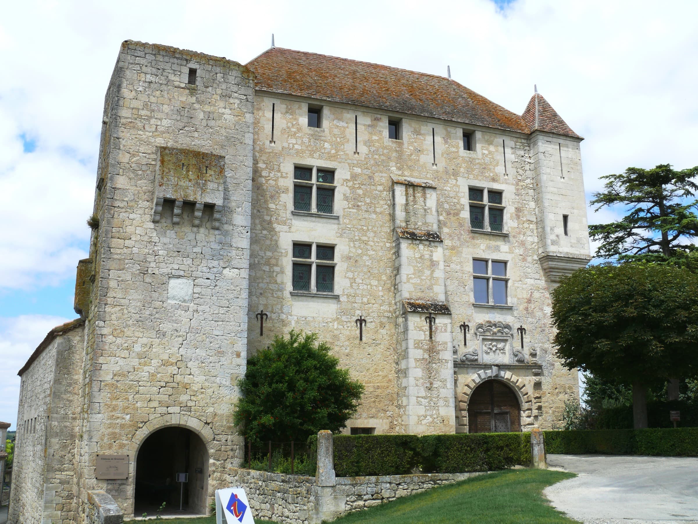 The Château de Gramont, its medieval tower abutting the lighter Renaissance wing
